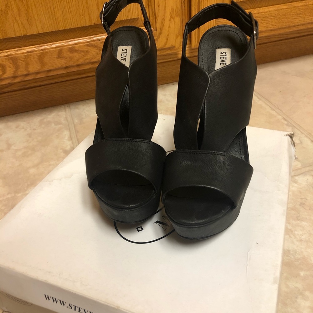 Steve Madden Black wedges
